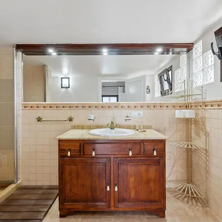 Rosa - Vipvipvillas * Арресифе